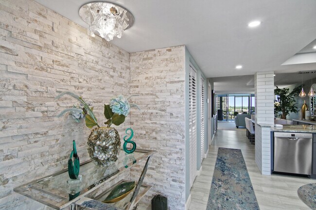 Building Photo - 44 Yacht Club Dr