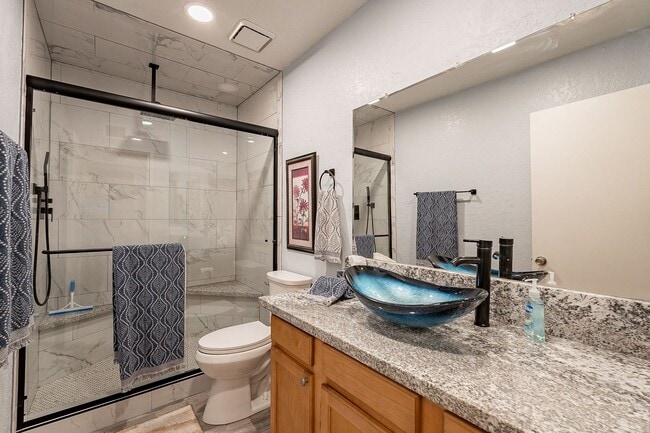 Building Photo - ATTRACTIVE  WEST CENTRAL 2 BEDROOM HOME W/...