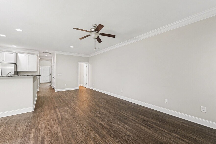 Building Photo - 846 Silver Leaf Dr