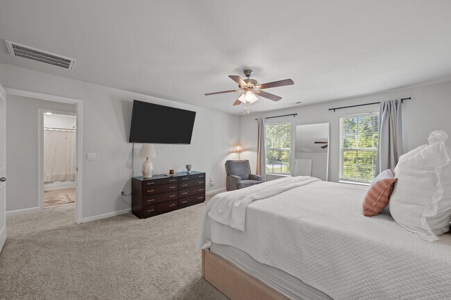 Building Photo - 1009 Chiles Dr