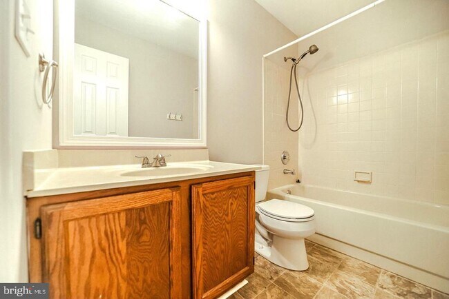 Building Photo - 5702 Cambridge Dr