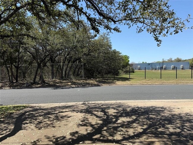 Building Photo - 6109 Parkwood Dr