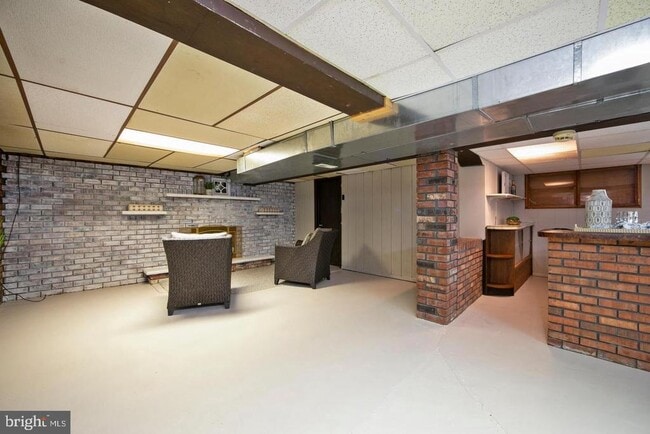 Building Photo - 8402 Holman Ave