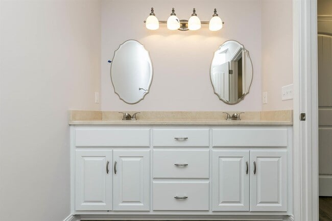 Building Photo - What a kitchen.