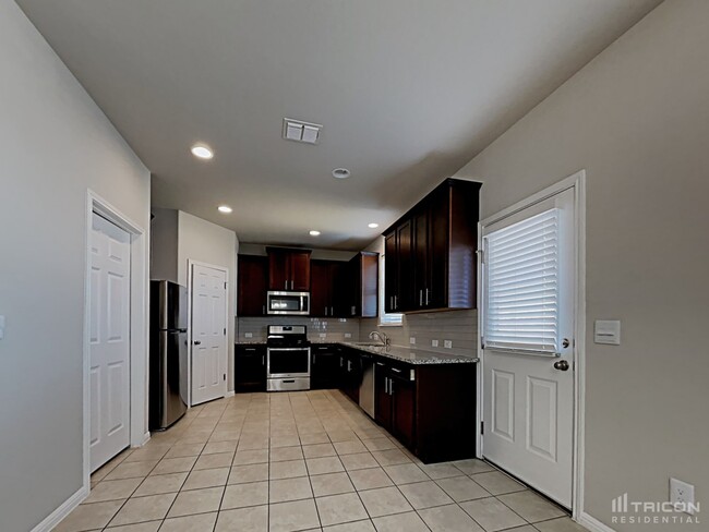 Building Photo - 5343 Marsh Ln