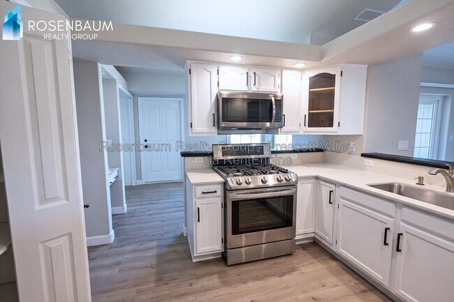Building Photo - 8983 E Volcano Dr