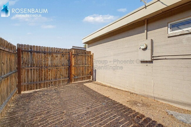Building Photo - 1925 W Village Dr
