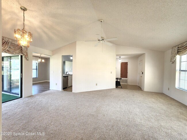 Building Photo - 1244 Lakeview Dr