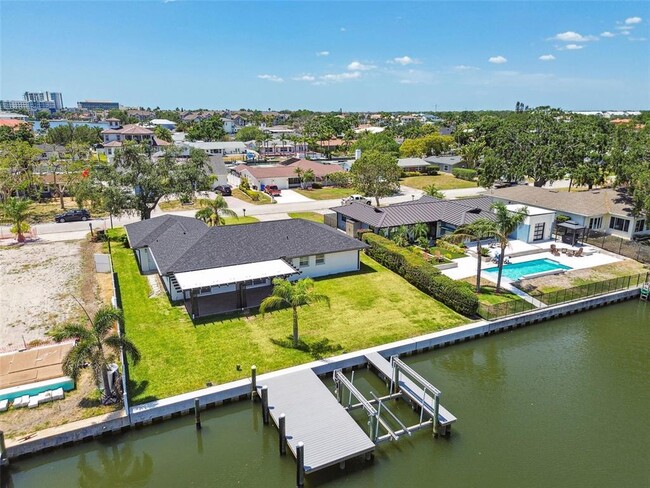 Building Photo - 3913 Fontainebleau Dr