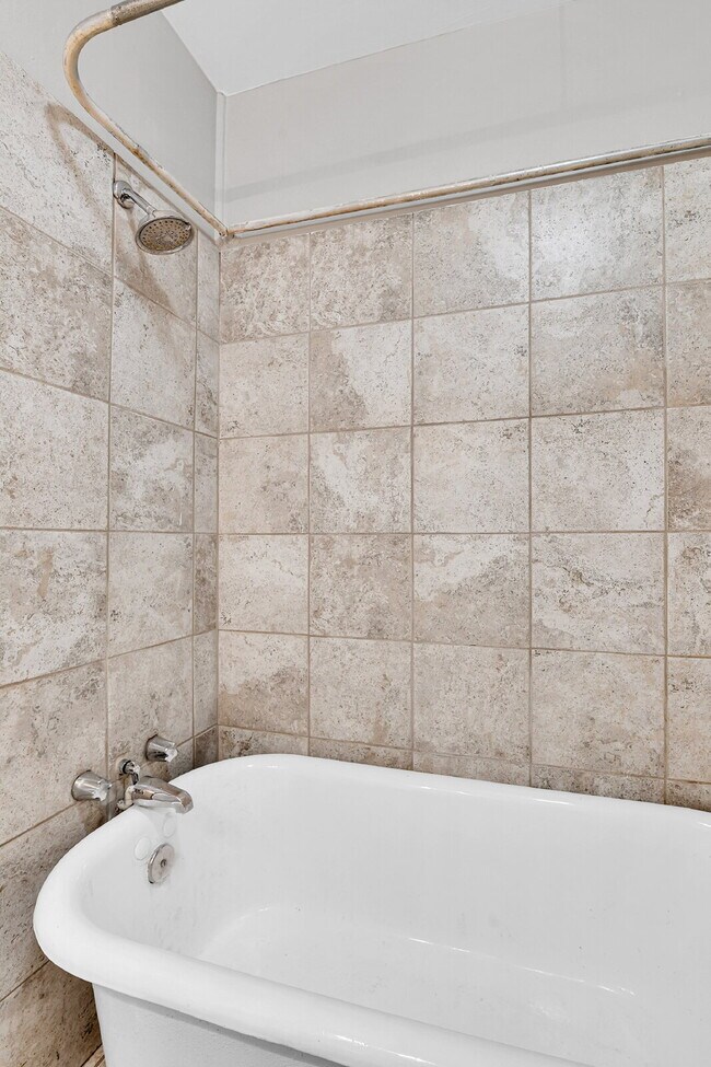 Building Photo - $1,570.00 - 1 Bed,1 Bath, Multiplex in Den...