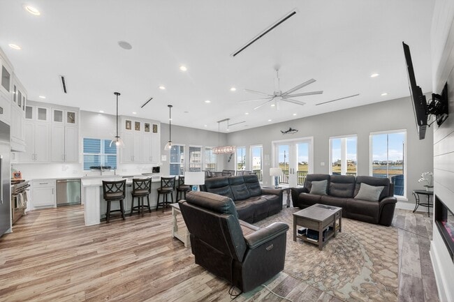 Building Photo - 3815 Seabreeze Ln