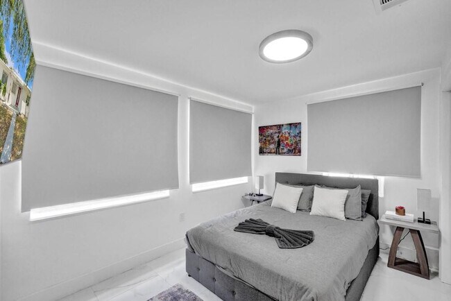 Building Photo - 2001 Washington St