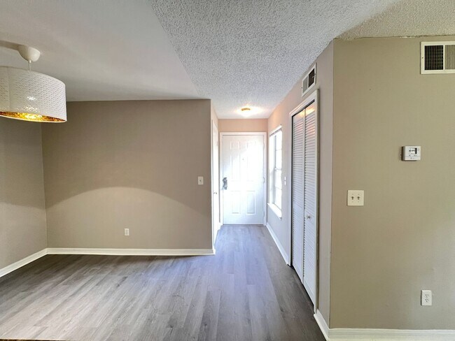 Building Photo - Great Apartment for rent!
