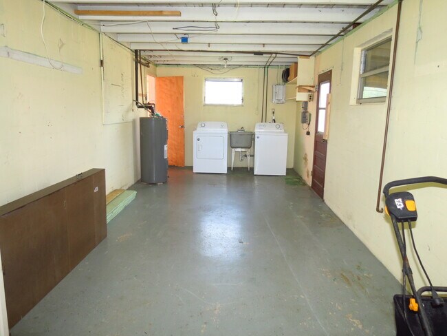 Building Photo - 52 Seacrest Dr