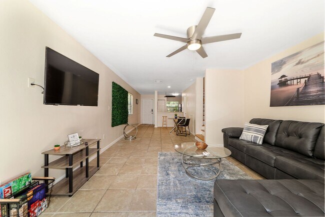 Building Photo - Haystacks Condo