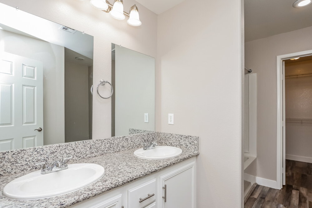 Building Photo - 4792 W Shelbourne Ave