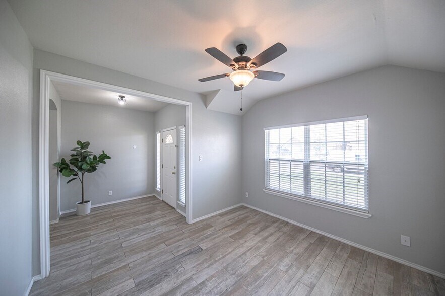 Building Photo - 2207 Medford Ct