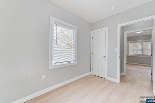 Building Photo - 16 John St