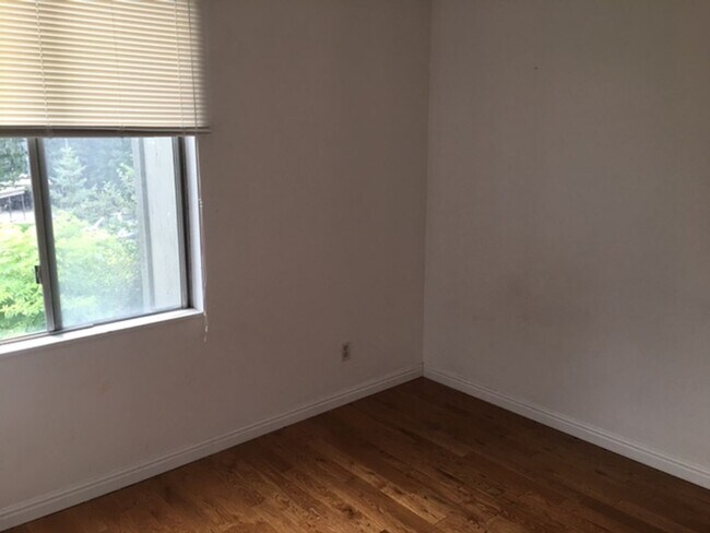 Building Photo - Foothill Condo