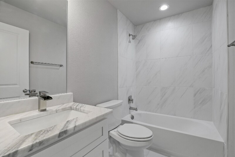 Building Photo - 2327 Harding St