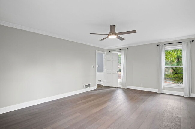 Building Photo - 815 Sudbury Rd NE