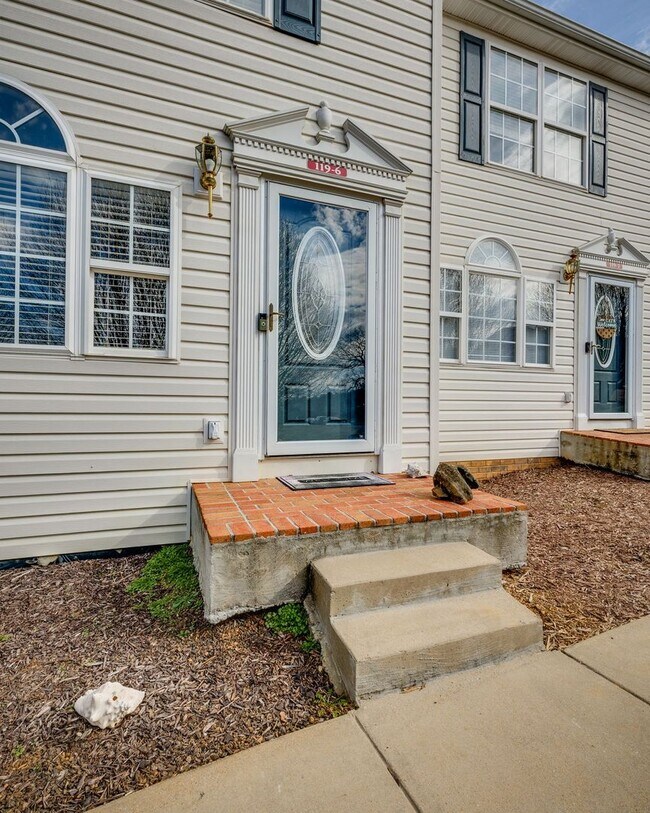 Building Photo - Now Available | 2 Bedroom 2.5 Bath | Bristol, TN