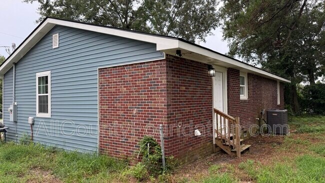 Building Photo - 212 Ellen St