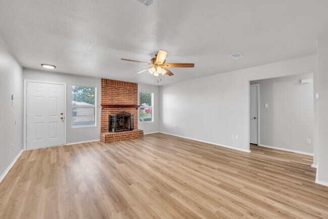 Building Photo - Available NOW!!!! Beautiful 1 story, 4 bed...