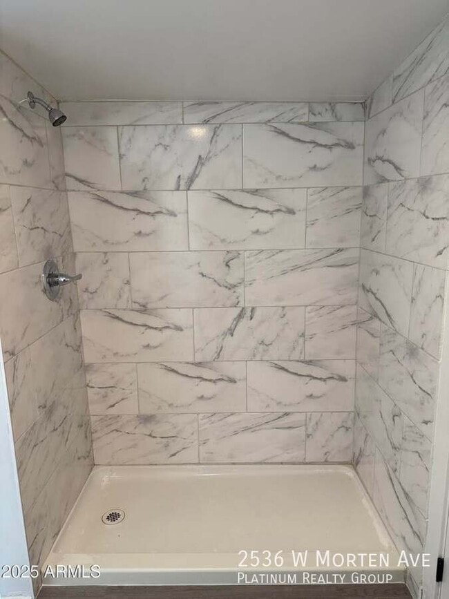 Building Photo - 2536 W Morten Ave