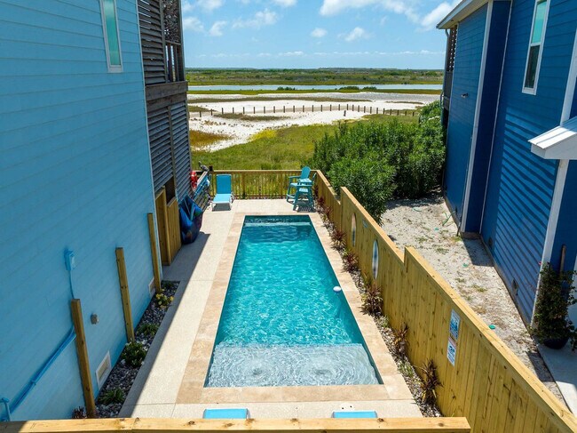 Building Photo - 456 Paradise Pointe Dr