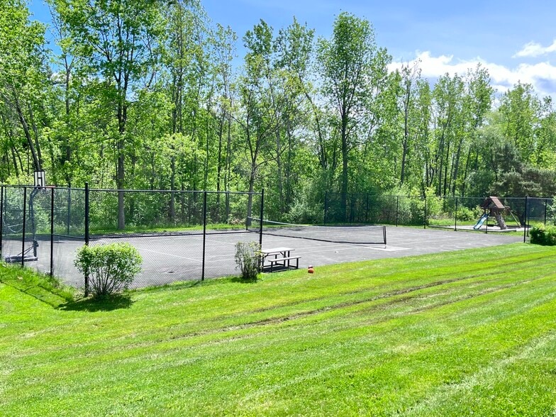 Building Photo - 152 Quarry Hill rd