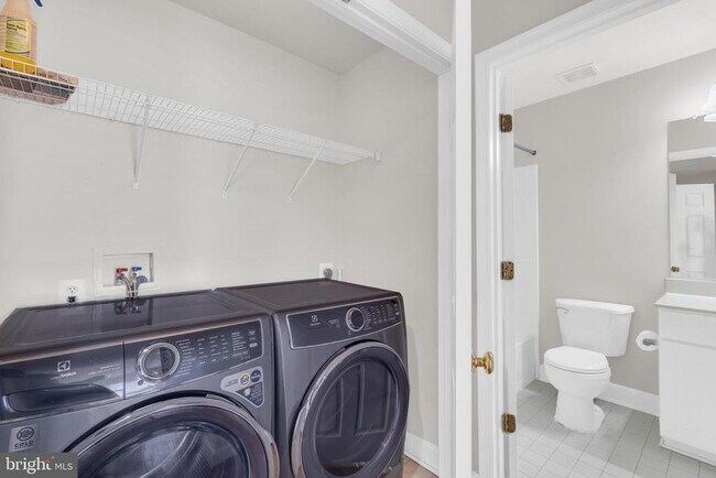 Building Photo - 9249 Laurel Ridge Crossing Rd