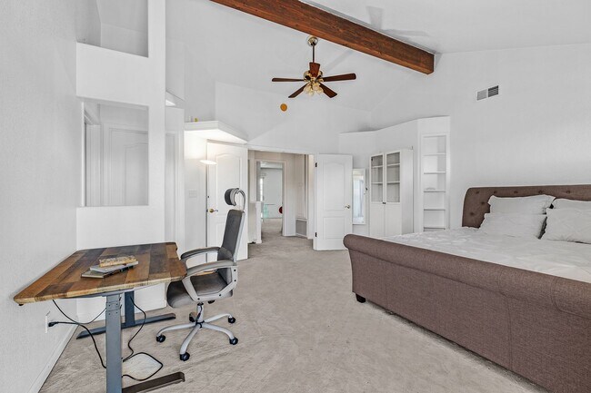 Building Photo - *COMING SOON!* 4 bed/3 bath lake house wit...