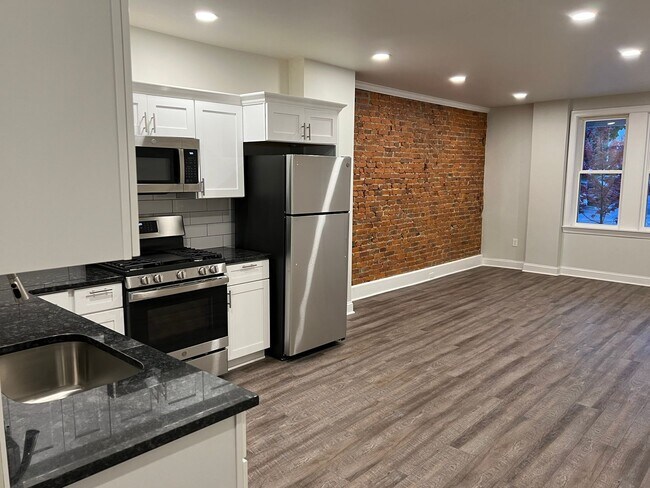Building Photo - 708 Columbia Ave