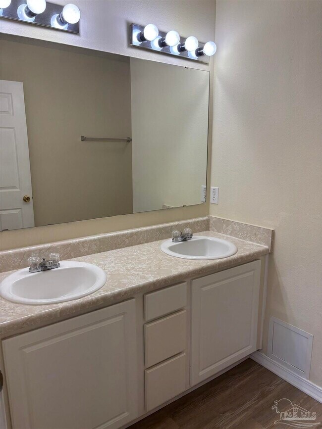 Building Photo - 1006 Antigua Cir