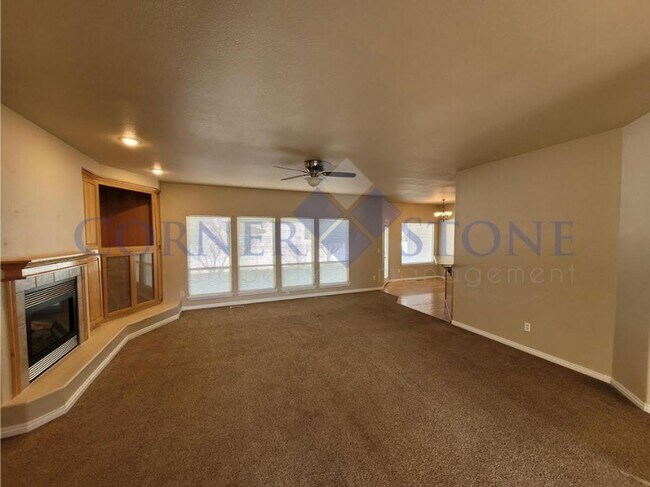 Building Photo - Wonderful Home Near GolfView Golf Course!