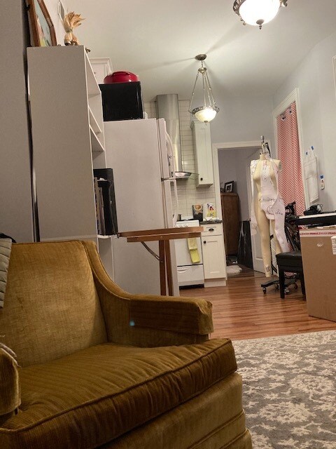 Building Photo - 323 S 46th St