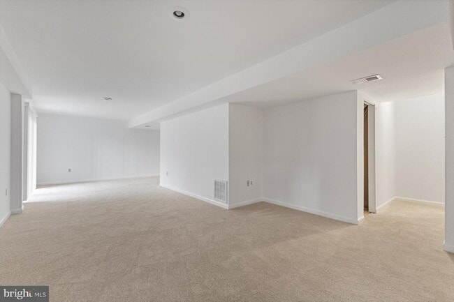 Building Photo - 918 White Pine Pl
