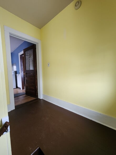 Building Photo - 161 Thayer St