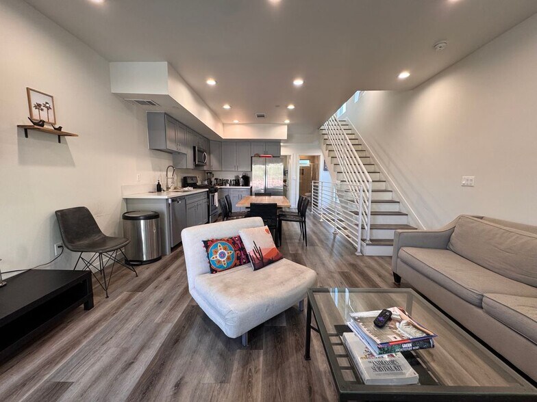 Building Photo - 2625 Somerset Dr