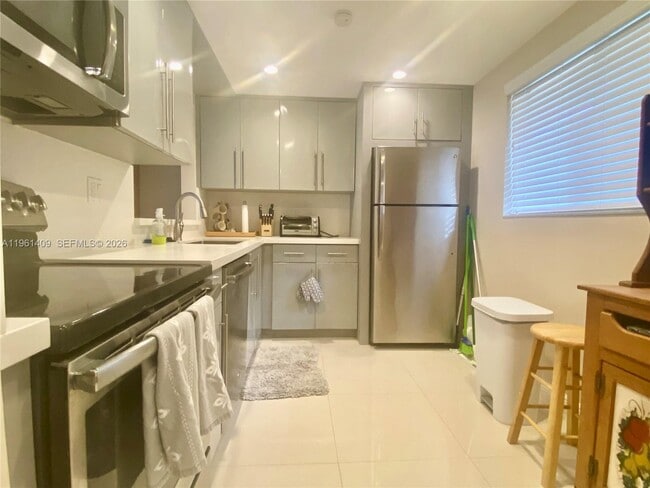 Building Photo - 8035 SW 107th Ave