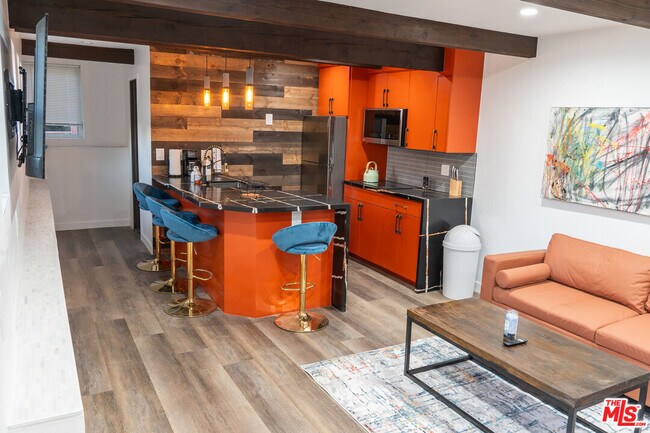 Building Photo - 1933 Lemoyne St