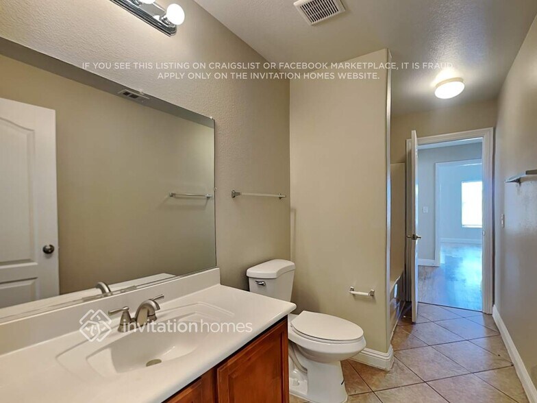 Building Photo - 2763 Bridleton Ave