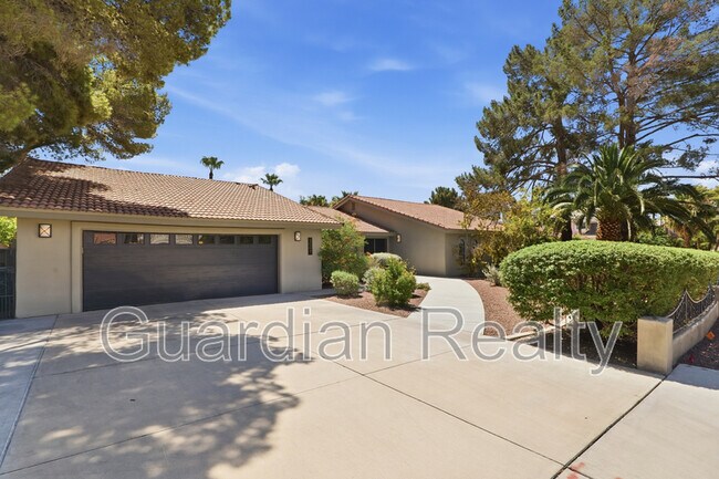 Building Photo - 3007 La Mesa Dr