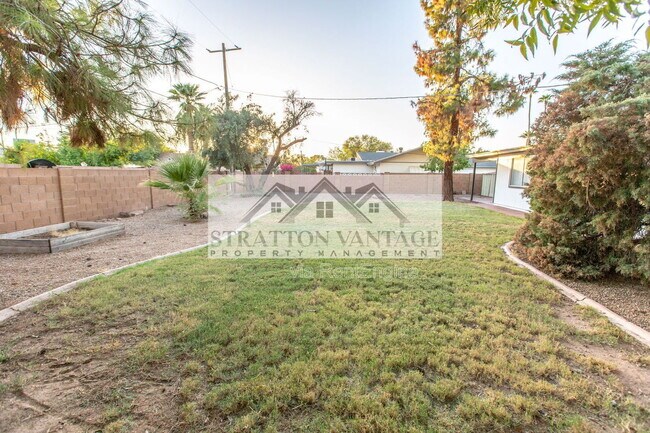 Building Photo - 111 E Manhatton Dr