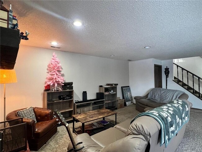 Building Photo - 520 Lake Summit Ct