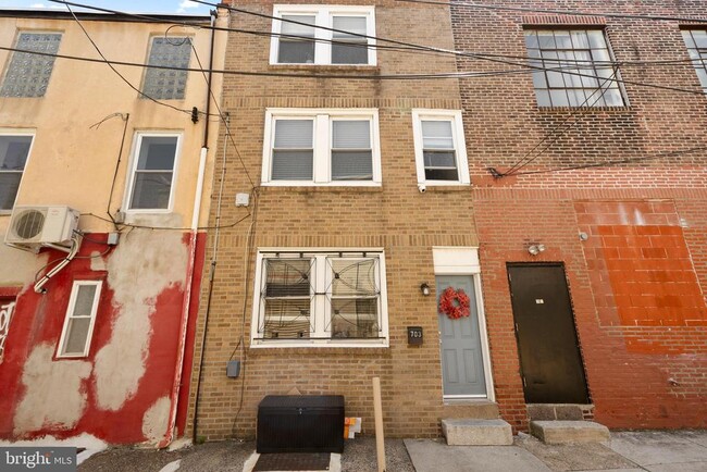 Primary Photo - 703 S Randolph St