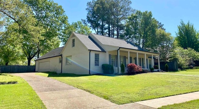 Building Photo - 2420 Stratfield Dr