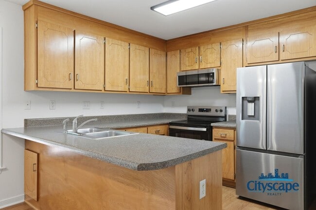 Building Photo - FABULOUS 4 BEDROOM RENOVATED ASHBROOK HOME