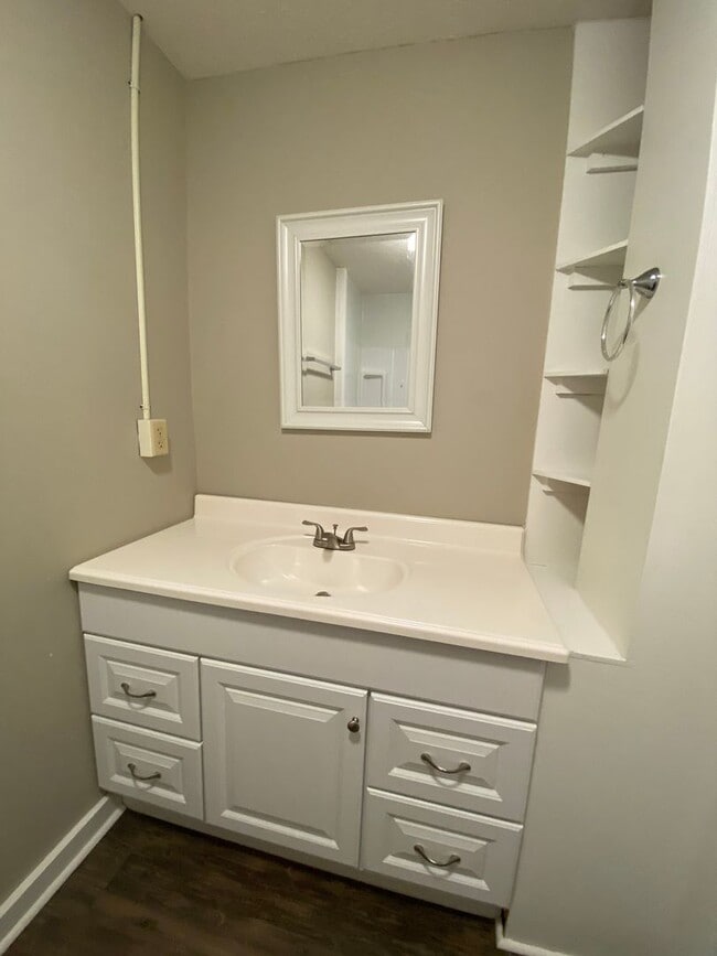 Building Photo - 2 Bed 1 Bath in the Delaware Area